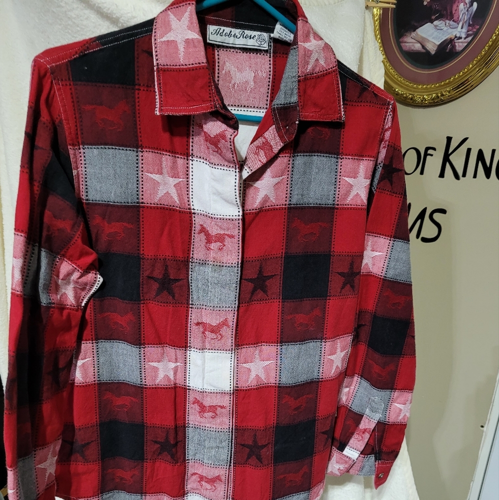 (2196) Adobe Rose Shirt, Top, Blouse Size L. Checked, with stars and horses